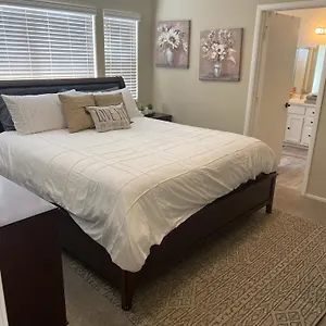 New Beautifully Remodeled In Vegas Holiday home